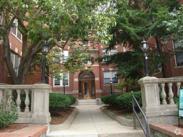 Building Photo - 19 Short St