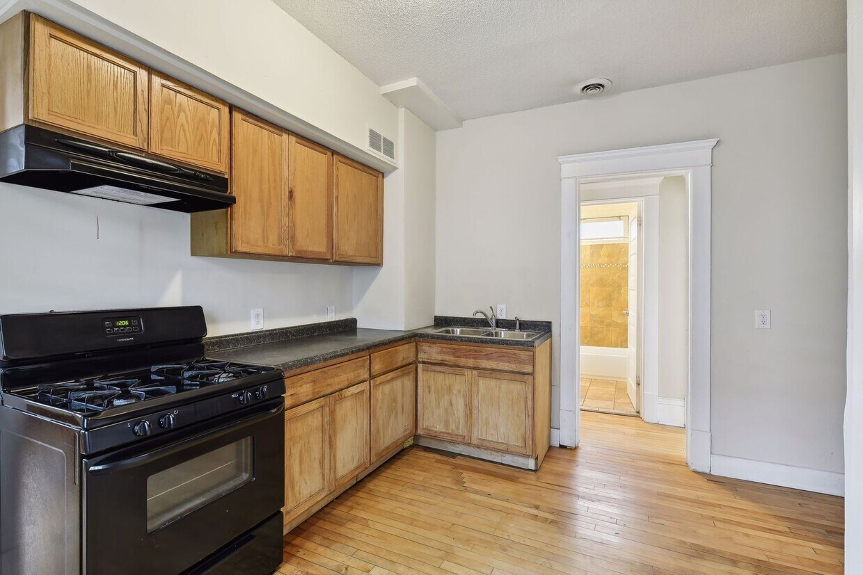 2218 Glenwood Ave Unit 2, Minneapolis, MN 55405 Room for Rent in