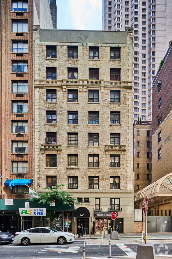 Building Photo - 140 W 55th St