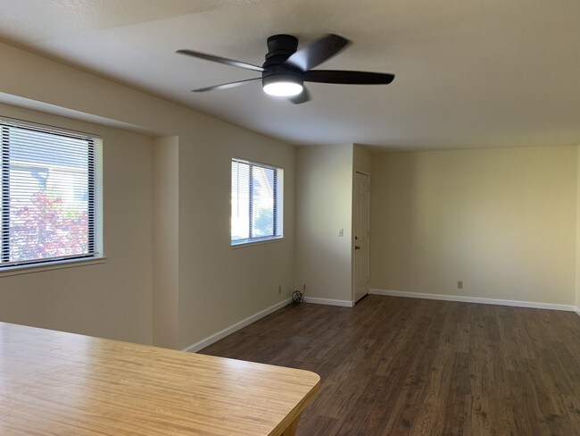 Living room/ kitchen - 148 Clay St