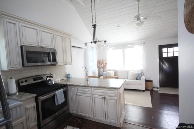 Foto del edificio - 49 Fanning Ave