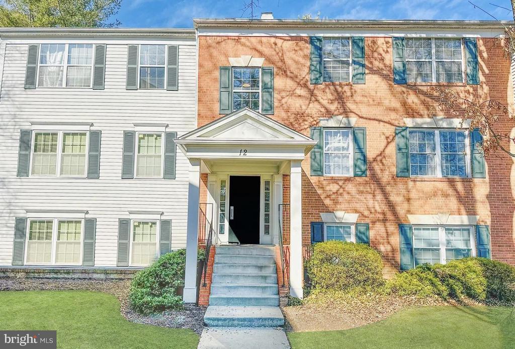 Primary Photo - 12 Normandy Square Ct