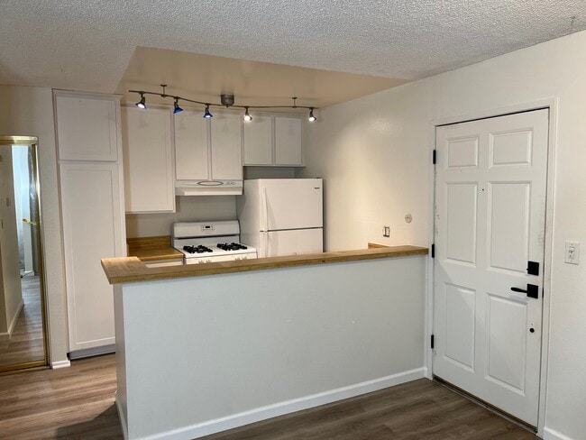 Building Photo - 18645 Hatteras St