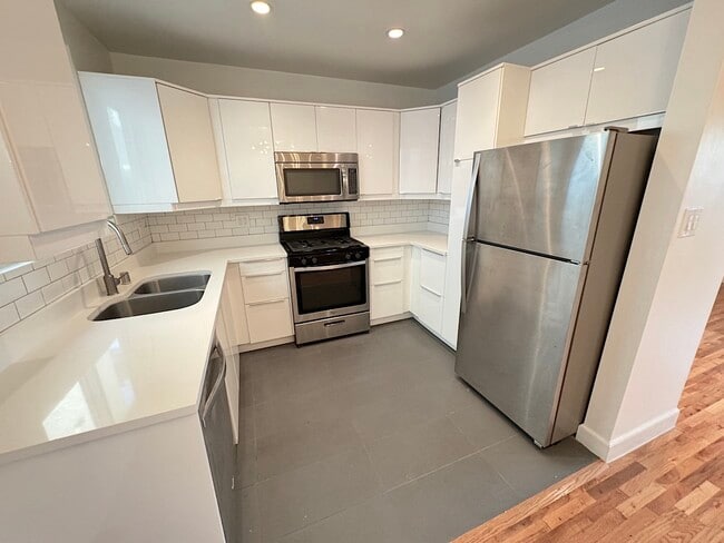 Building Photo - 8585 Pickford St