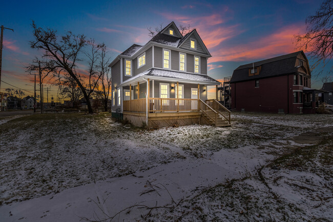 Building Photo - 324 East Bethune Street