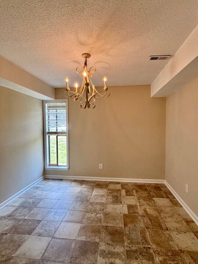 Foto del edificio - 2-bedroom townhouse in the Oaks!