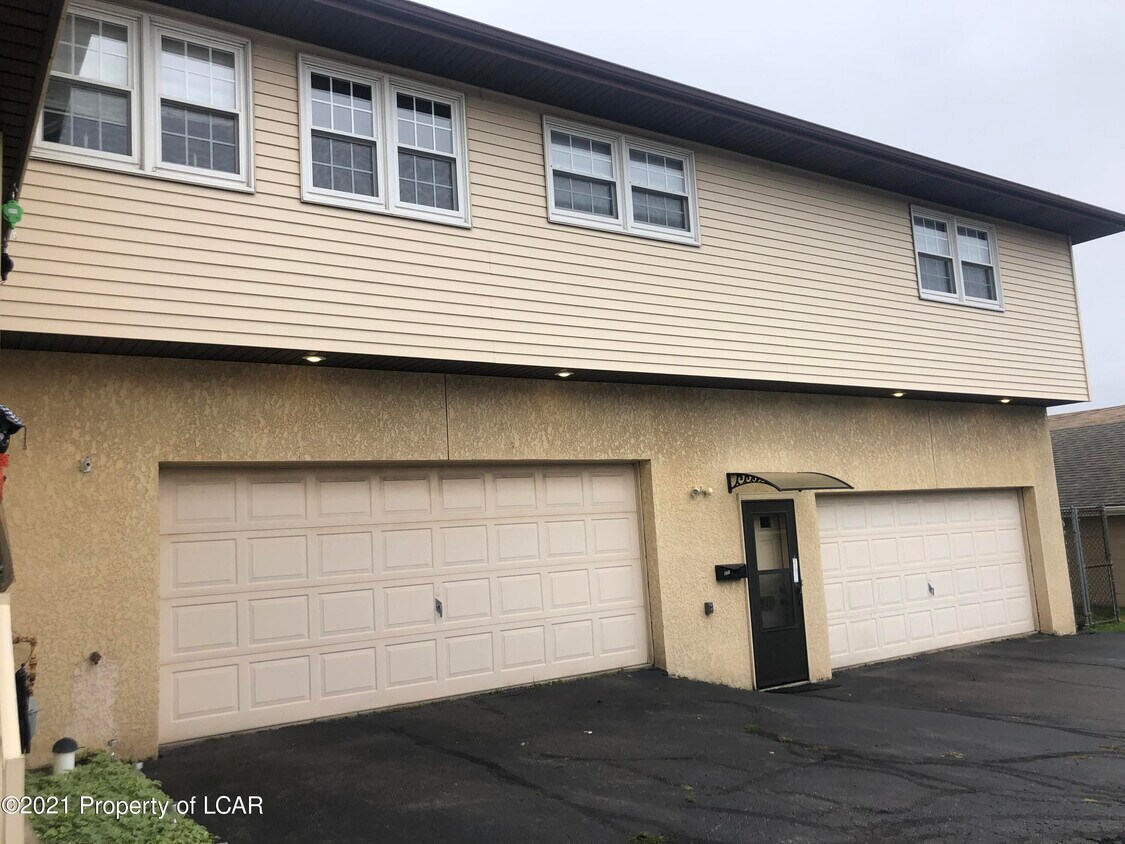571 Scott Ct, Hazleton, PA 18201 Room for Rent in Hazleton, PA