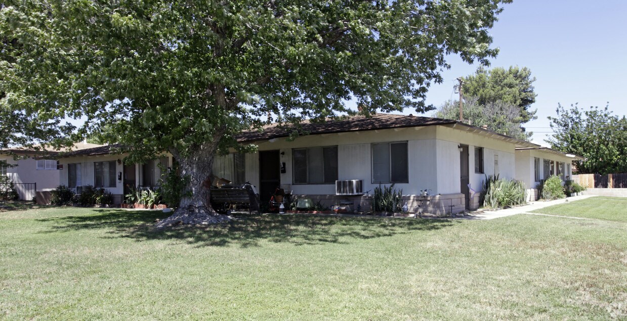Foto del edificio - 8293 Pepper Ave