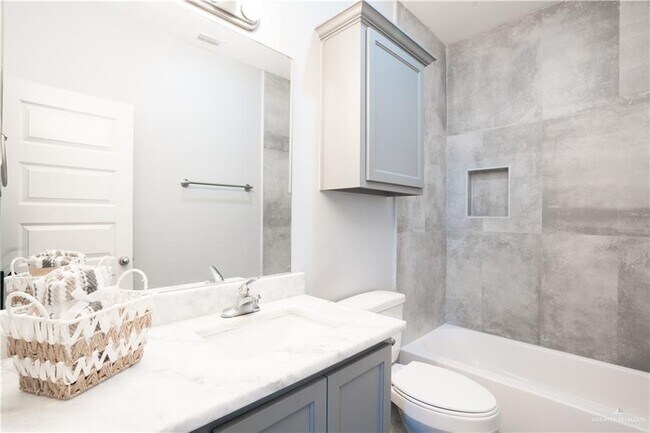 Building Photo - 21 S Cynthia St