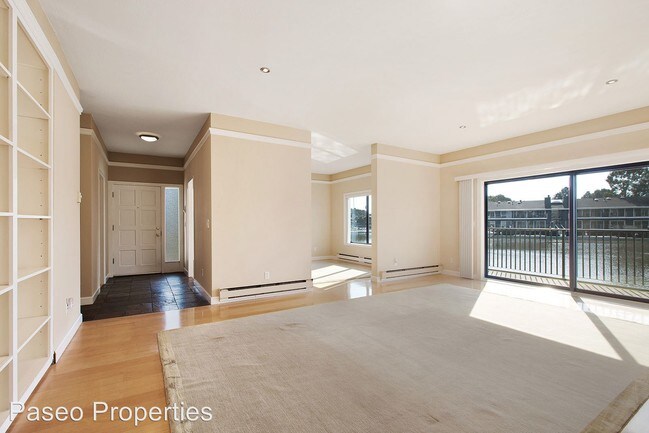 Building Photo - 4 Greenwood Cove Dr