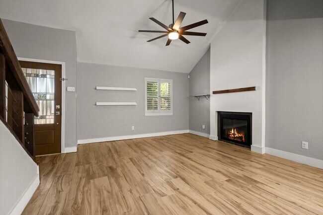 Foto del edificio - 22722 Braken Carter Ln