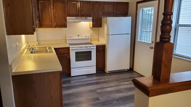 Building Photo - 2355 Deerfield Dr