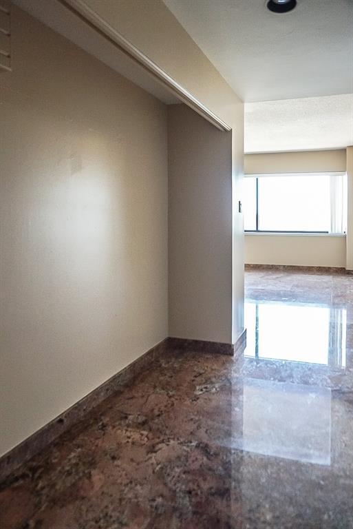 Foto del edificio - 5000 Montrose Blvd