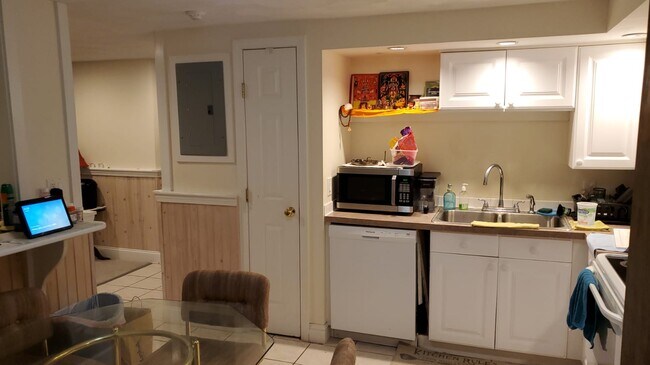 Kitchen 2 - 42 Swanson Ct