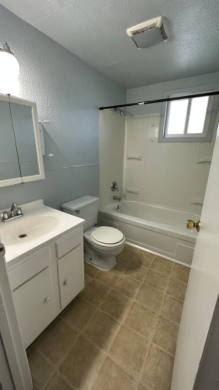 Building Photo - 639 10th Ave