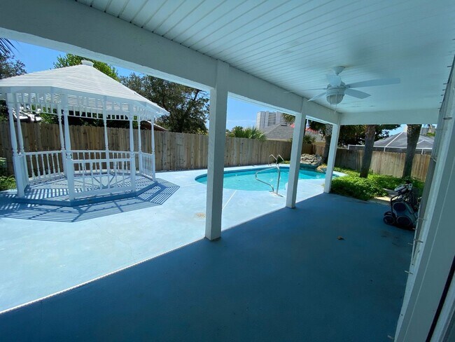 Building Photo - 141 Sea Oats Dr