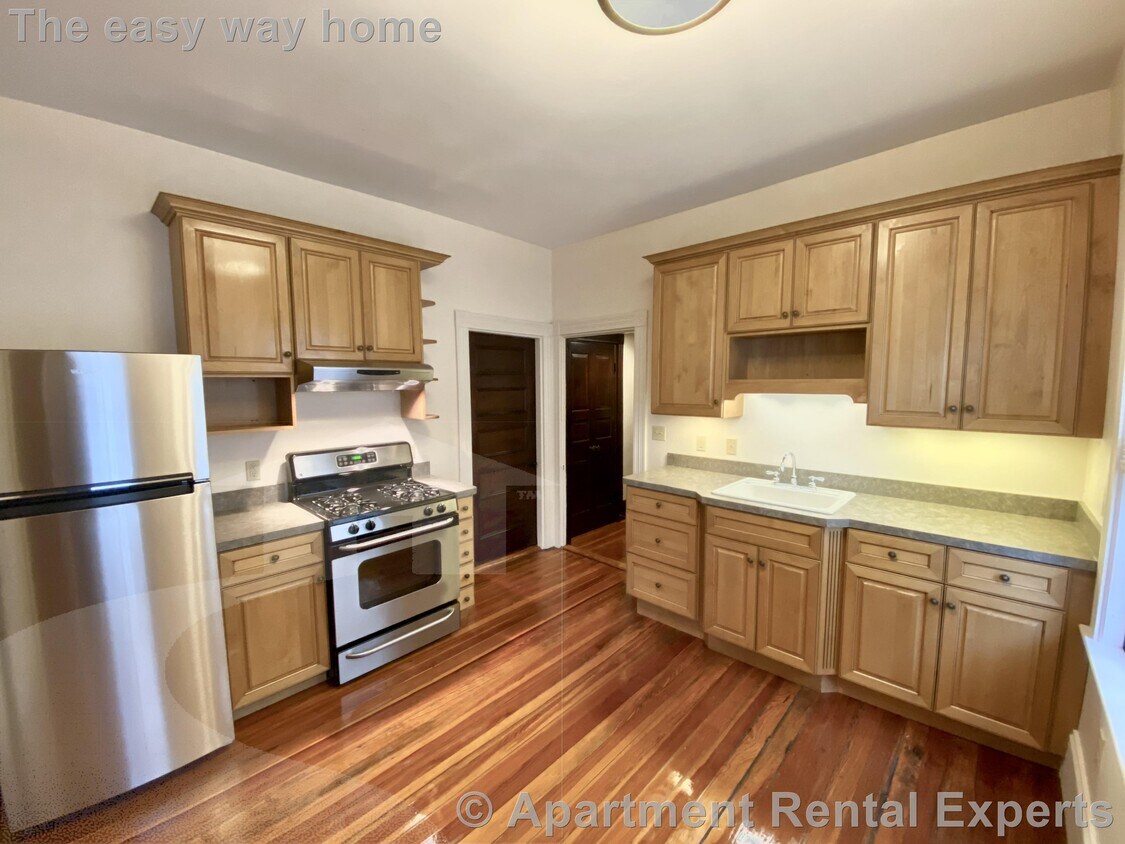 Primary Photo - Davis Square * Updated - New appliances + ...
