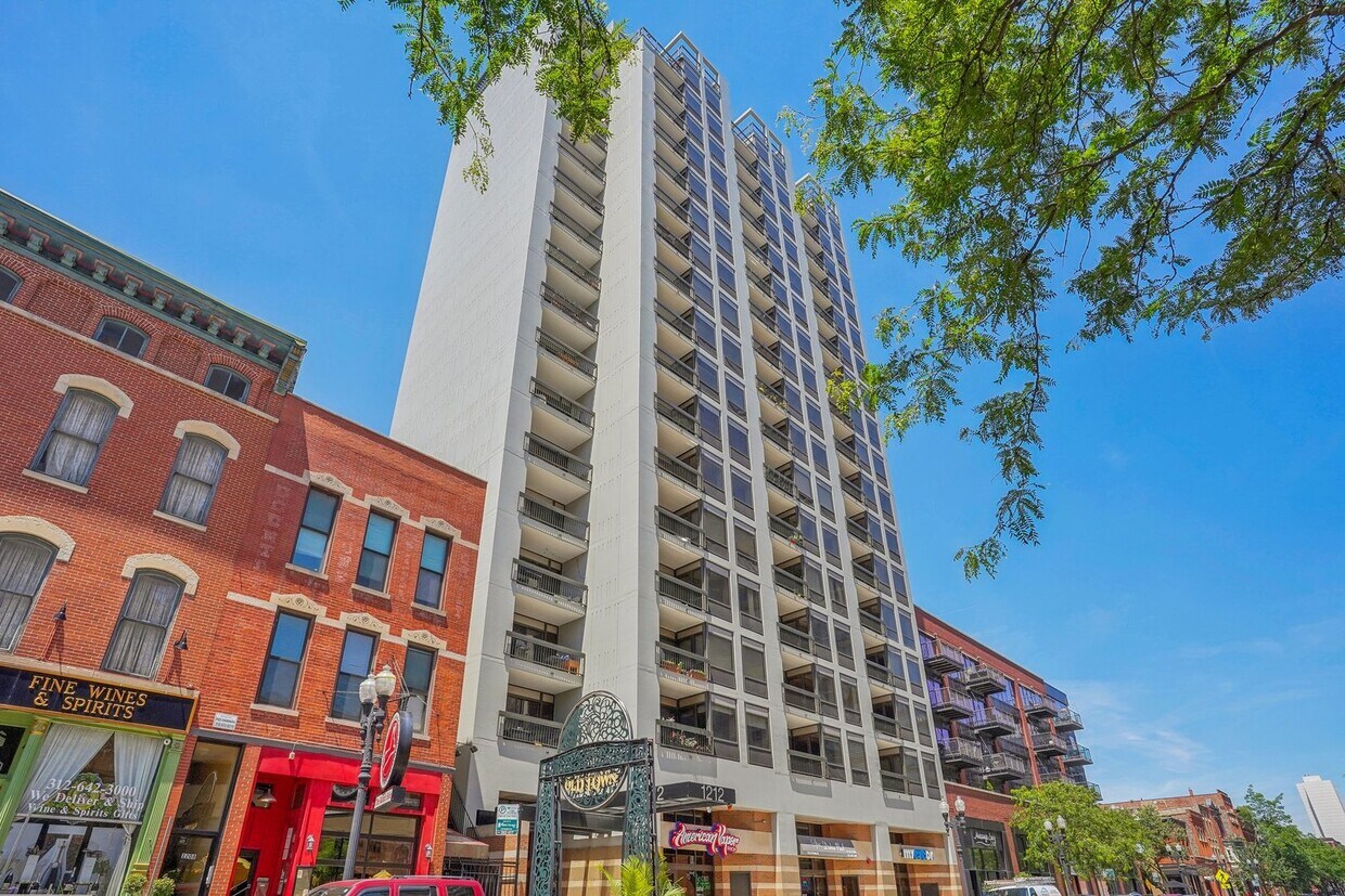 Primary Photo - 1212 N Wells St