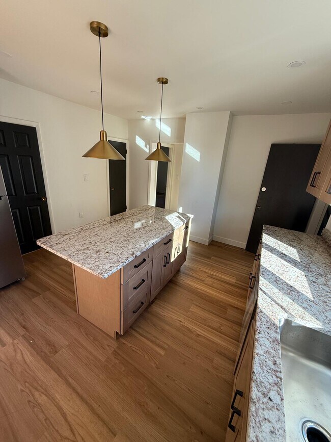 Building Photo - 62 Locust St