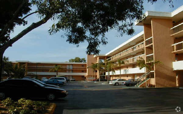 Building Photo - Kendale Gardens