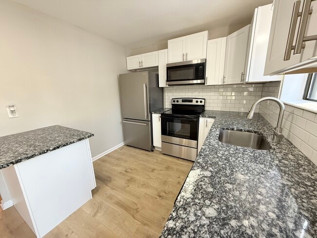 Building Photo - 104 Kelmar Ave