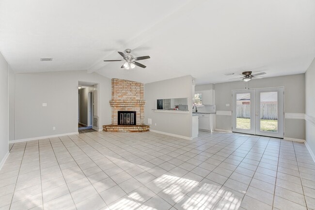 Foto del edificio - 15914 Timber Valley Dr