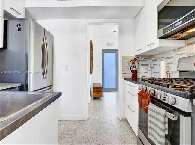 Foto del edificio - 7537 W Treasure Dr
