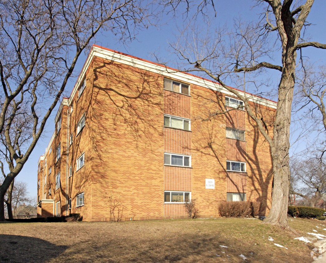 Primary Photo - 1819 W Thome Ave