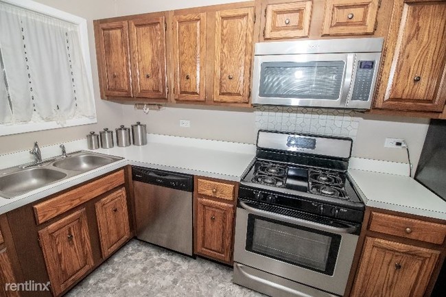 Building Photo - 3 br, 1 bath Townhome - 524 Alton Ct
