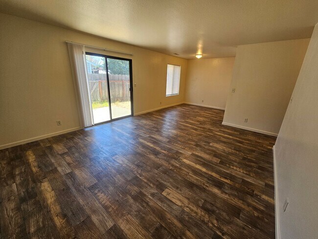 Building Photo - 2/1 Condo Available in Corning!