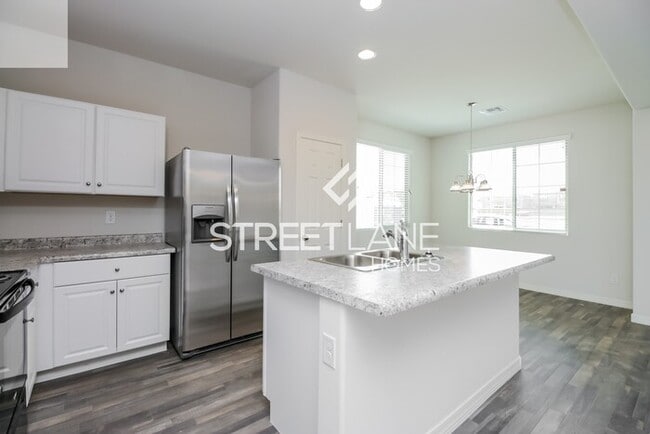 Building Photo - REDUCED!