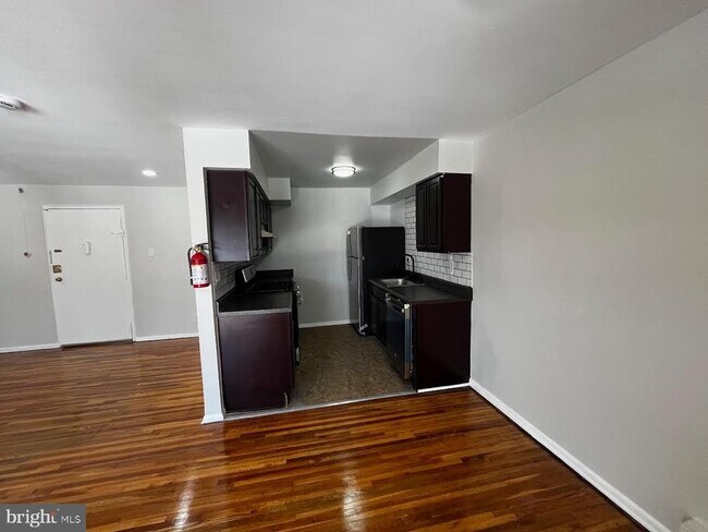 Building Photo - 91 Oak St