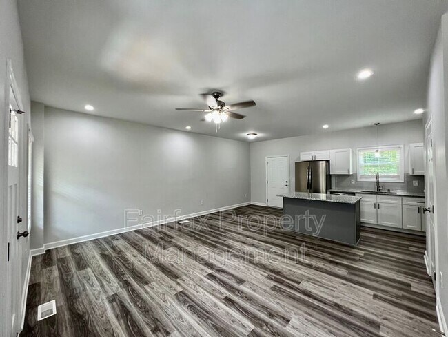 Building Photo - 2805 Dearborn Dr
