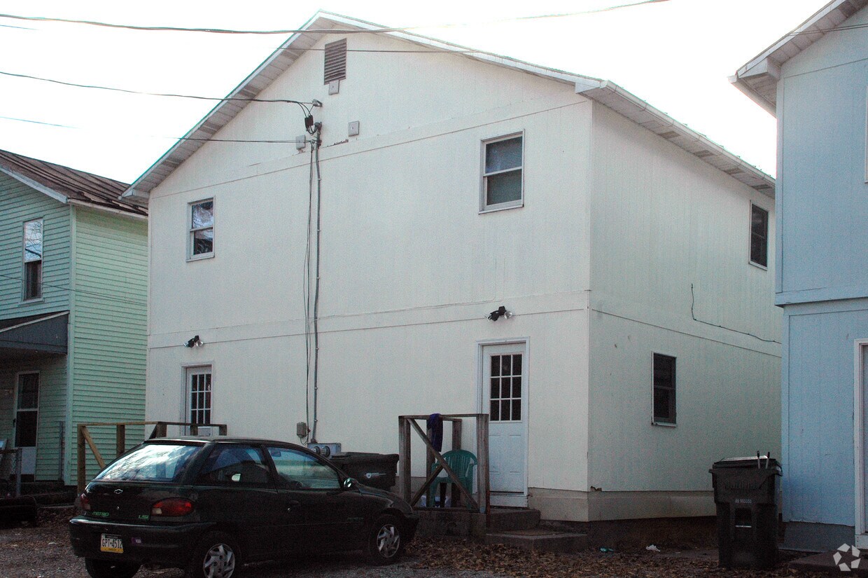 Building Photo - 211-1/2 High St