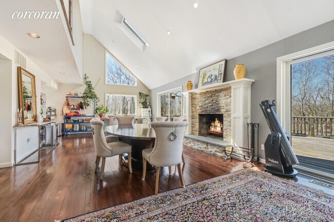 Foto del edificio - 866 Old Sag Harbor Rd