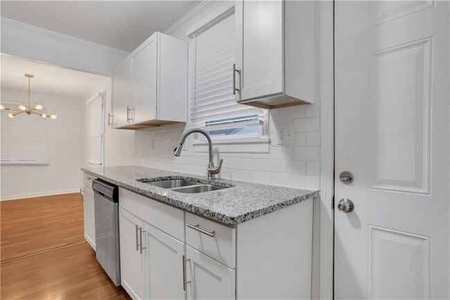 Building Photo - 1367 Kenilworth Dr SW