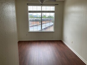 Building Photo - 7575 Kirby Dr