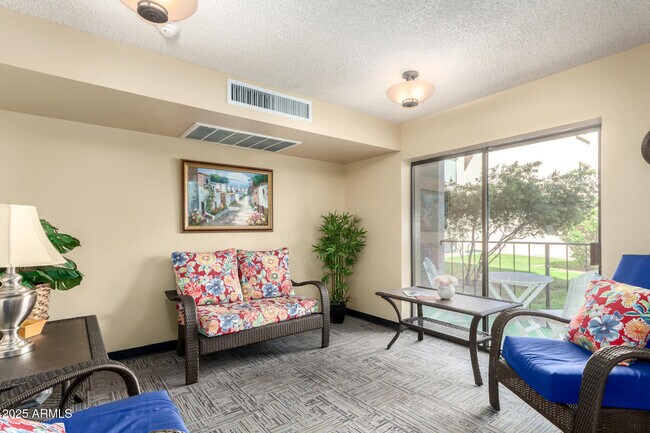Foto del edificio - 3033 E Devonshire Ave