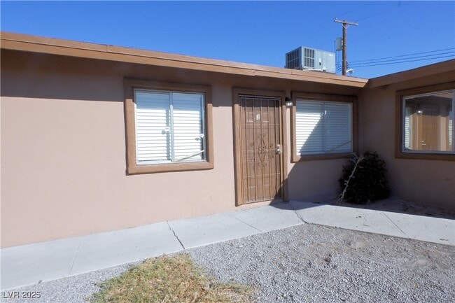 Building Photo - 2608 E Mesquite Ave