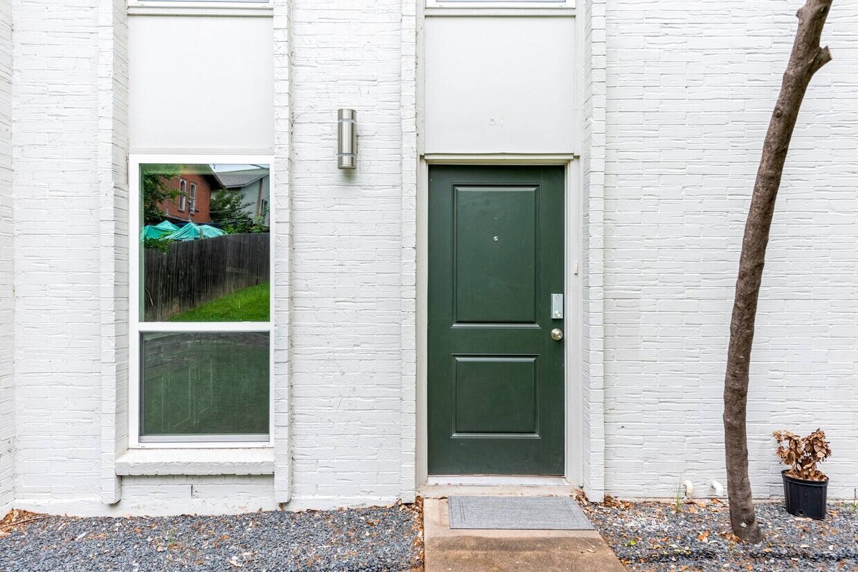 Foto principal - 3808 Southway Dr