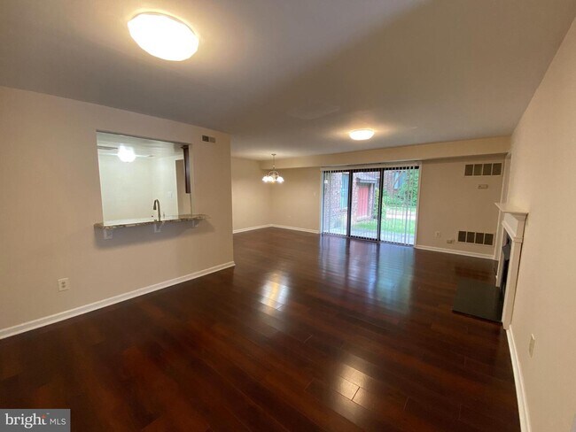 Building Photo - 802 Mountainview Dr