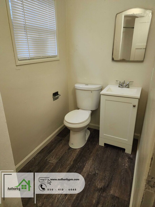 Building Photo - 1100 Grange, Short trip to amenities and w...