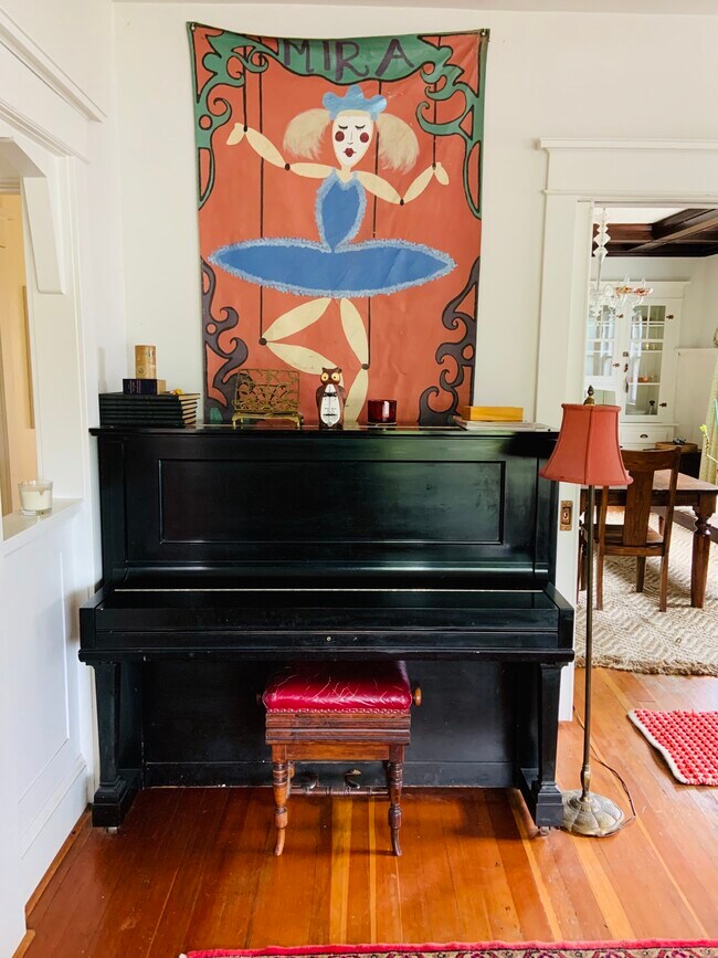 Foto del edificio - 3818 N Commercial Ave