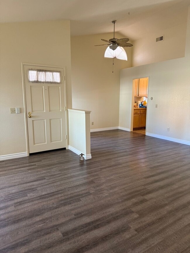 Building Photo - Moving in Ready