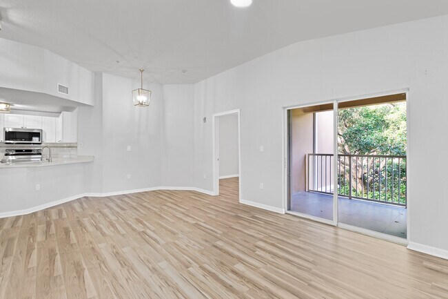 Living room - 5095 Fairways Cir