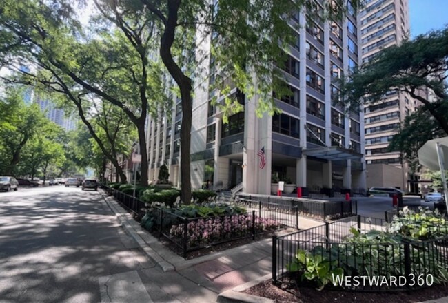 Foto del edificio - 222 E Pearson St