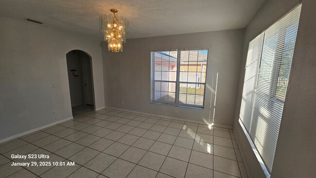 Foto del edificio - Spacious 5 Bedroom Home