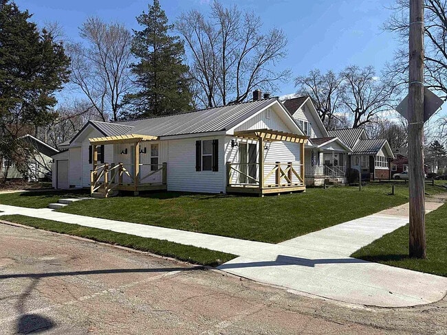 Street view of house - 1002 S 36th St