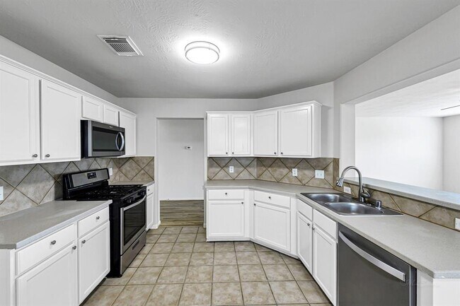 Foto del edificio - 4818 Plum Forest Rd