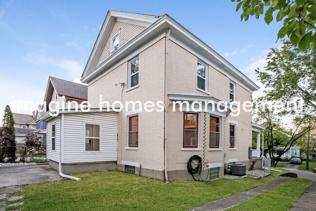 Foto del edificio - 4 bedroom in the heart of Oakley